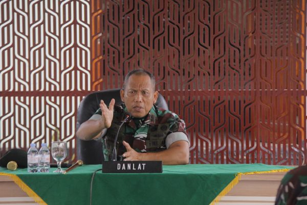 Panglima ambil jam pimpinan untuk pelatih terjun payung