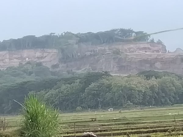 Sudah Didatangi Aparat, Tambang Karangsono Tetap Jalan: Siapa yang Melindungi