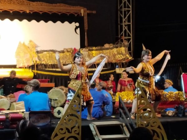 Pagelaran Wayang Kulit Semarakkan 1 Abad GKJW Wonorejo