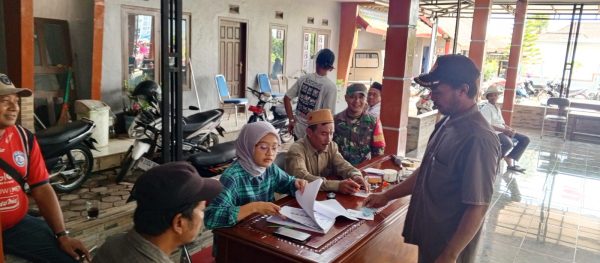 Penyaluran Bantuan Beras dan Minyak Goreng untuk 902 KPM Digelar di Pendopo Desa Bantur