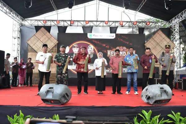 Hangatnya Nostalgia di Kanjuruhan: Kasdim 0818 Larut dalam Pesta Rakyat Kepanjen Jaman Biyen