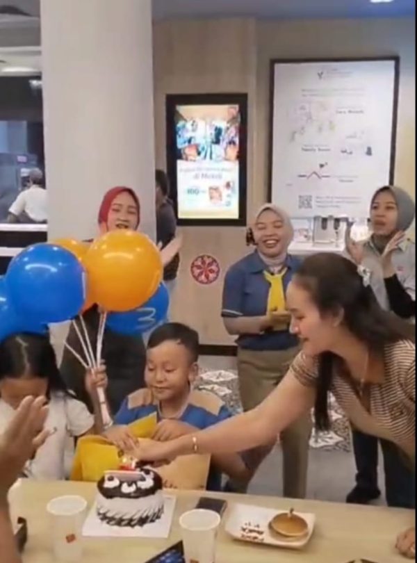 Ulang Tahun Alvaro ke-10 Digelar Meriah di McDonald’s Kediri, Pimpinan Redaksi Krisnanewstv Turut Beri Ucapan Spesial