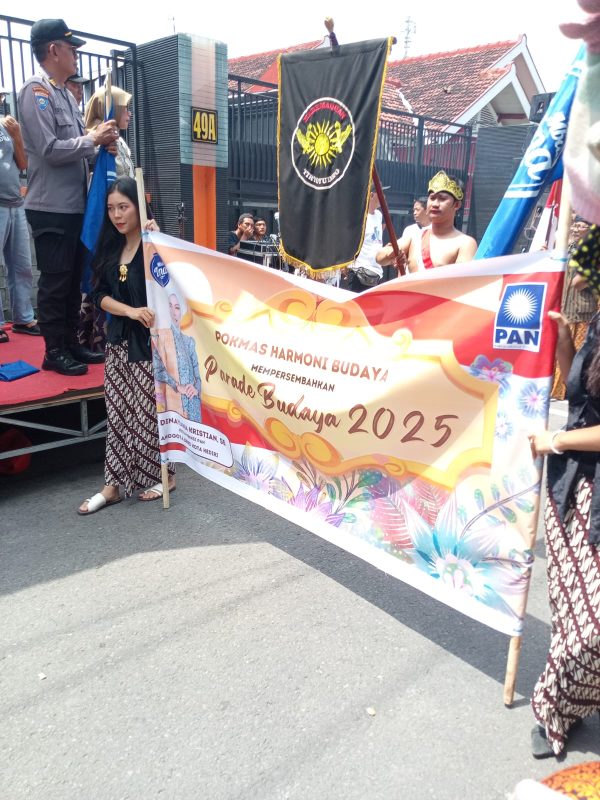 PARADE BUDAYA TOSAREN 2025 — MERIAH, KAYA WARNA, & PENUH ANTUSIAS WARGA