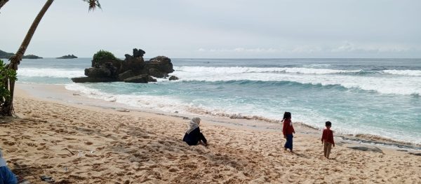 Pantai 3 In One Pelopor Wisata Bersertifikat Halal di Malang Selatan, Raih Radar Award 2025