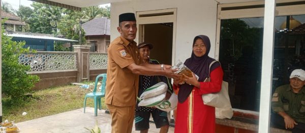 Penyaluran Bantuan Ketahanan Pangan Non Tunai di Desa Rejoyoso, Warga Pertanyakan Alasan Tidak Masuk Daftar Penerima