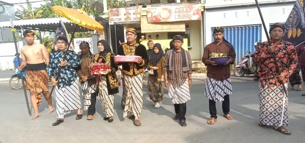 Kirab dan Jamasan Pusaka Eyang Radiman, Pemdes Bantur Lestarikan Tradisi Leluhur
