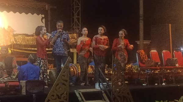 Puncak Peringatan 1 Abad GKJW Wonorejo Dimeriahkan Campursari dan Pagelaran Wayang Kulit