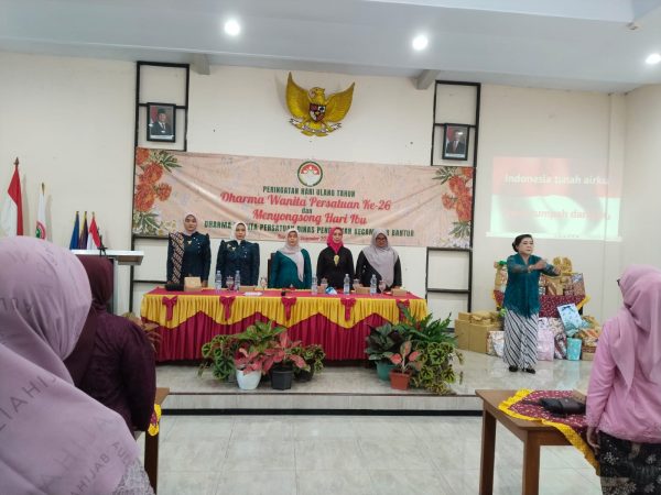 Peringatan HUT ke-26 Dharma Wanita Persatuan dan Menyongsong Hari Ibu di Kecamatan Bantur