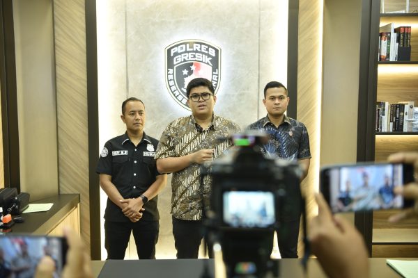 Polres Gresik Tetapkan 2 Tersangka Kasus Penyebaran Data Pribadi Lewat Aplikasi Go Matel R4