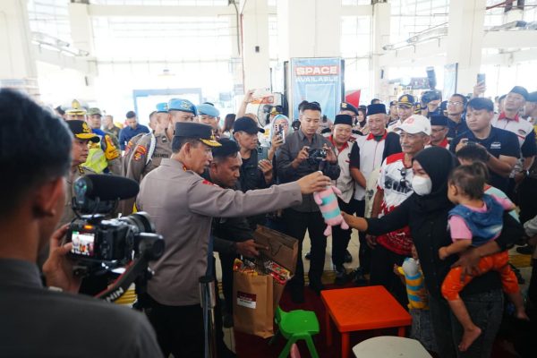 Tinjau Terminal Pulo Gebang, Kapolri Tekankan Utamakan Keselamatan Penumpang
