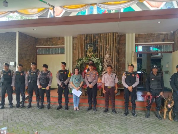 Unit K9 dan Samapta Polres Kediri Sterilisasi Sejumlah Gereja, Pengamanan Nataru Berjalan Aman dan Kondusif