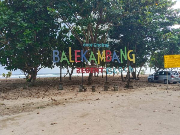 Pantai Balekambang Tetap Jadi Primadona Wisata di Akhir 2025 hingga Awal 2026