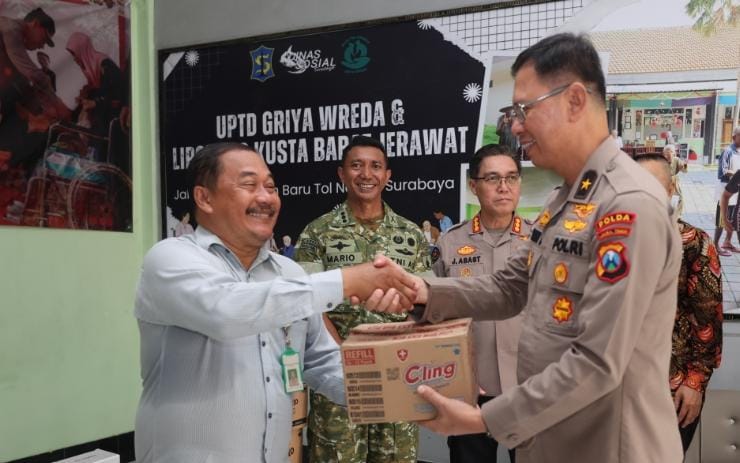 Polda Jatim Bersama TNI Gelar Bakti Sosial Natal 2025 di Surabaya, Perkuat Toleransi Umat Beragama