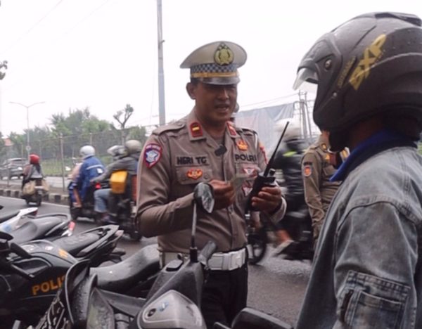 Cegah Curanmor, Polres Pelabuhan Tanjung Perak Gelar Razia Kendaraan di Jembatan Suramadu