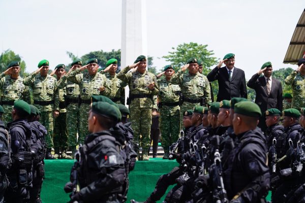 Devile Pasukan Tutup Rangkaian Sertijab Pangdivif 2 Kostrad, Tunjukkan Soliditas dan Semangat Juang Prajurit