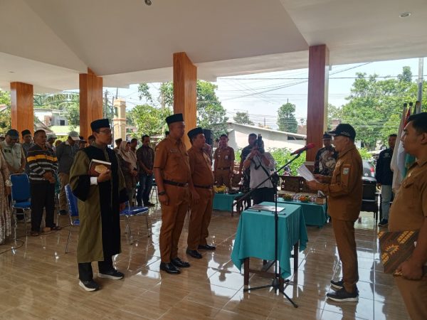 Forkopincam Bululawang Hadiri Pengambilan Sumpah dan Pelantikan Perangkat Desa Senggrong
