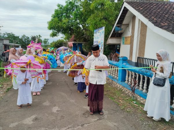 SDN 1 Karangsari Bantur Gaungkan Isra Mi’raj dengan Jalan Sehat dan Sholawat, Tanamkan Nilai Iman Sejak Dini
