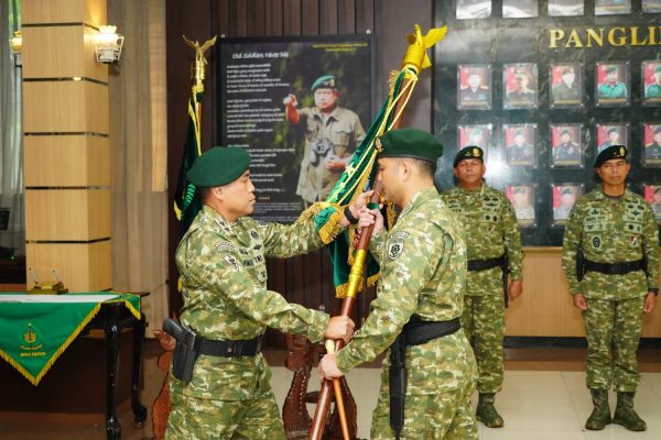 Penyerahan Jabatan Danbrigif 6 Kostrad, Kolonel Fardin Wardhana Resmi Digantikan Letkol Fajar Akhirudin