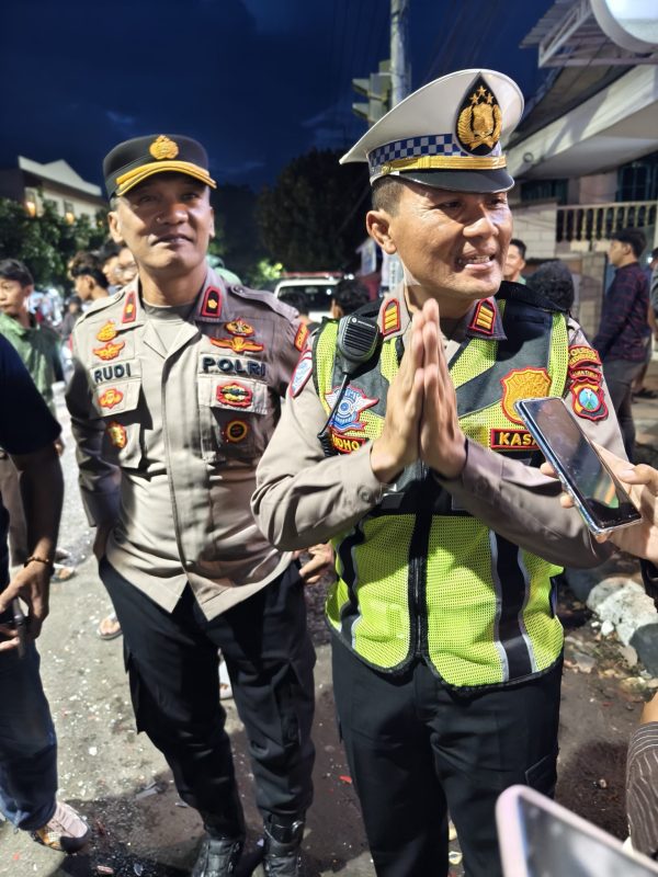 Perempatan Muning Chaos! Bus Harapan Jaya Terlibat Tabrakan Beruntun di Muning Kediri, Polisi Ungkap Dugaan Pelanggaran.