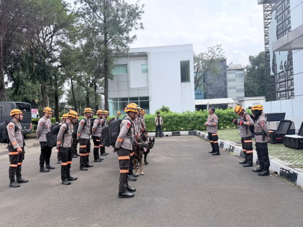 Den K9 SAR Ditpolsatwa Korsabhara Baharkam Polri Siap Perkuat Penanganan Bencana Longsor di Cisarua, Bandung Barat