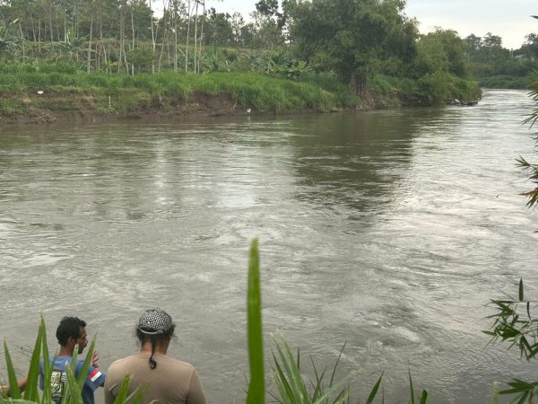 Diduga Masih Beroperasi Sembunyi-sembunyi, Warga Mojo Desak Sedotan Pasir Ilegal Ditutup Permanen