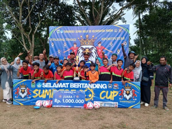 Menjadi Jawara Turnamen Sumberejo Cup 2026, SDN 1 Sempol Raih Hadiah Pembinaan Rp1 Juta
