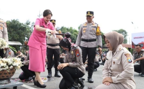 99 Personel Polres Kediri Naik Pangkat, Kapolres Tekankan Amanah dan Tanggung Jawab