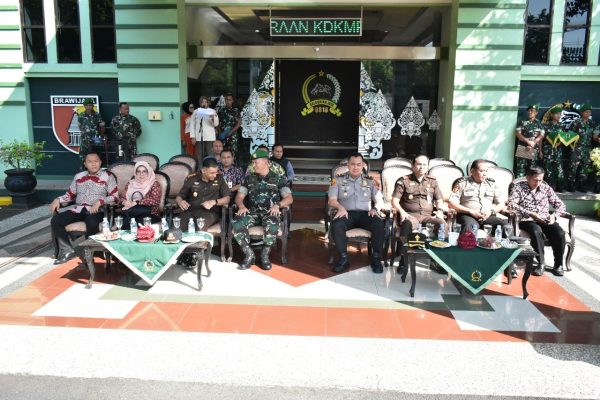 Kodim 0818 Serahkan 26 Truk untuk Koperasi Desa, Dorong Ekonomi Warga Malang