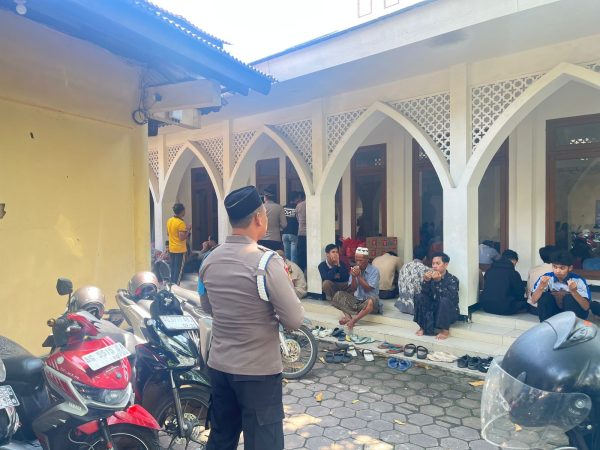 Polres Kediri Kota Gelar Sholat Jumat Bersama Warga, Perkuat Silaturahmi dan Kepedulian Sosial Berita