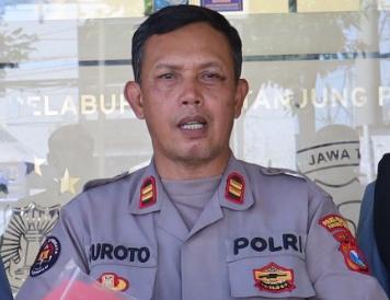 Polres Pelabuhan Tanjung perak Ungkap Penipuan QRIS Palsu Tersangka Asal Kaltim Diamankan