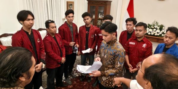 Usai Dialog, Wapres dan Perwakilan Mahasiswa Sholat Magrib Berjamaah di Masjid Baiturrahman Setwapres