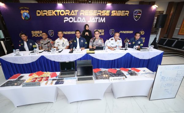 Polda Jatim Bongkar Sindikat Love Scamming Internasional, Raup Rp1,1 Miliar dari 53 Korban