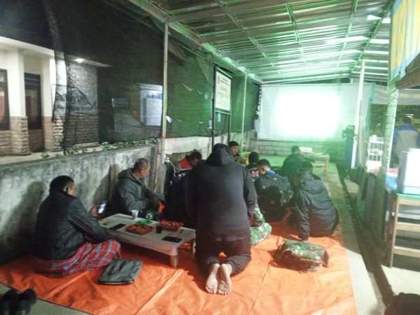 Koramil 0818/12 Bantur Gelar Nobar Bersama Warga, Pererat Kebersamaan dan Dongkrak UMKM Lokal