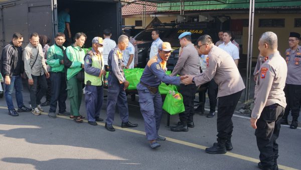 Hangatkan Kebersamaan, Polres Mojokerto Kota Rangkul Masyarakat Lewat Silaturahmi Kamtibmas dan Aksi Kepedulian
