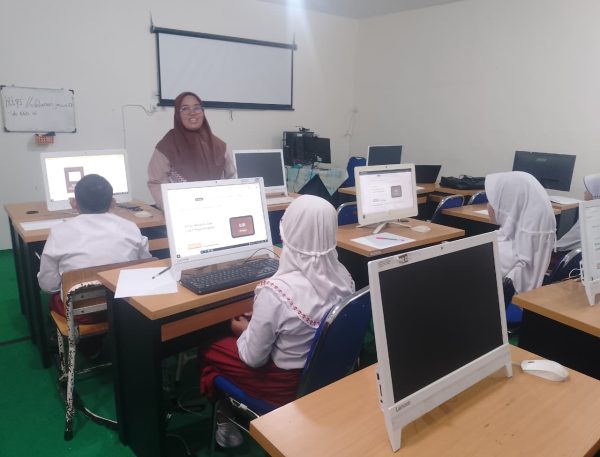Judul: Peneliti UM Kembangkan AI “Dolanan Jawa”, Koreksi Tulisan Aksara Jawa Siswa Secara Real-Time dengan Akurasi 93,2 Persen