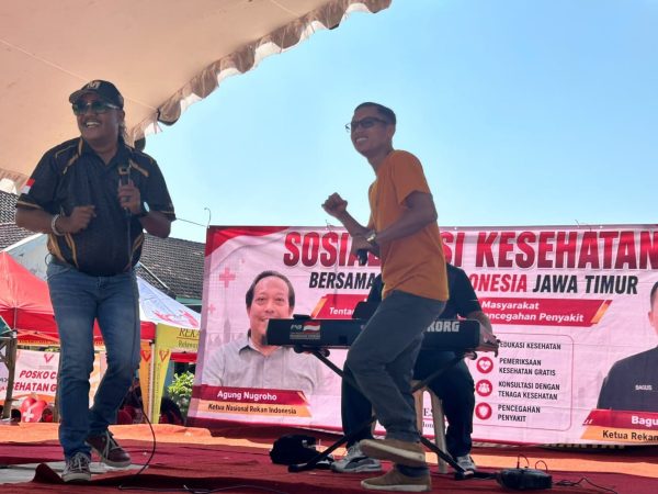 Pak Samirin dan Mas Kabol Plosok Digital Meriahkan Bakti Sosial Senam Sehat dan Cek Kesehatan Gratis di Desa Tiron